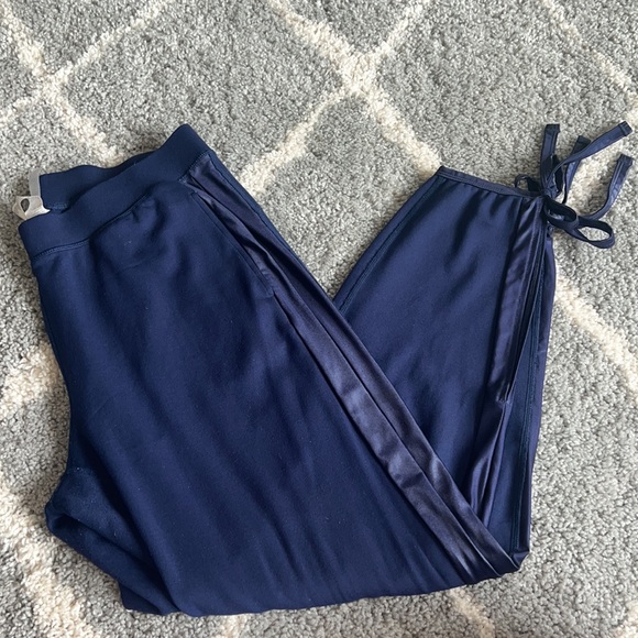 🖤Pick 5/$25 Fabletics Blue Jogger/Legging Pant - Size Medium - Picture 3 of 4